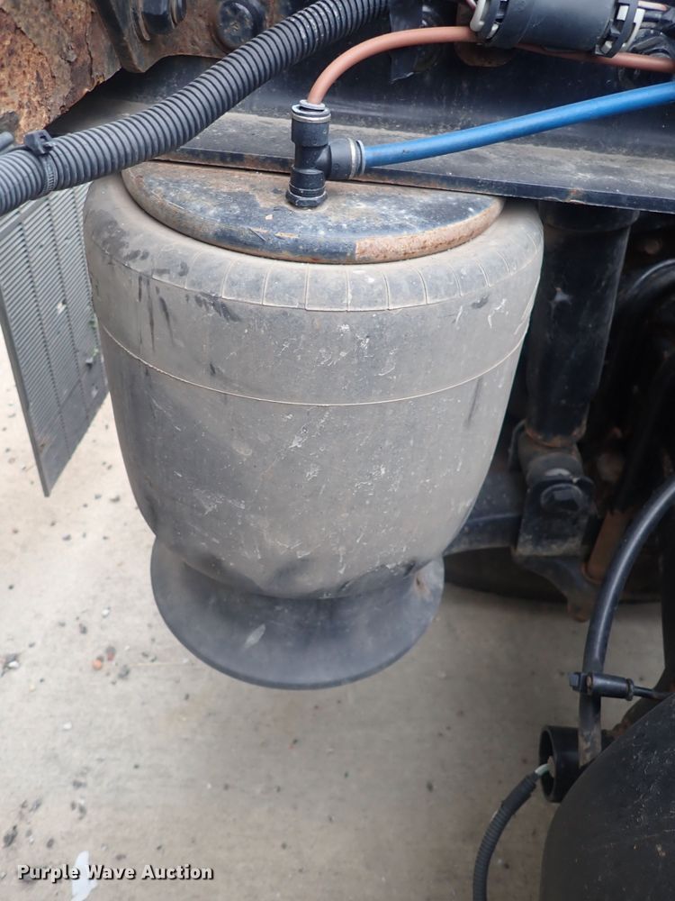 image for item DQ2982 2016 Freightliner Cascadia Evolution  semi truck