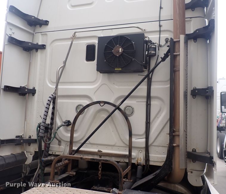 image for item DQ2982 2016 Freightliner Cascadia Evolution  semi truck