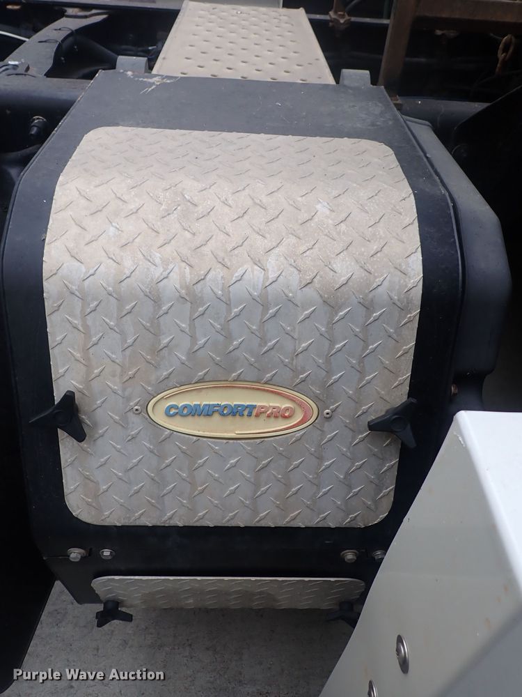 image for item DQ2982 2016 Freightliner Cascadia Evolution  semi truck