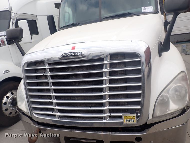 image for item DQ2982 2016 Freightliner Cascadia Evolution  semi truck