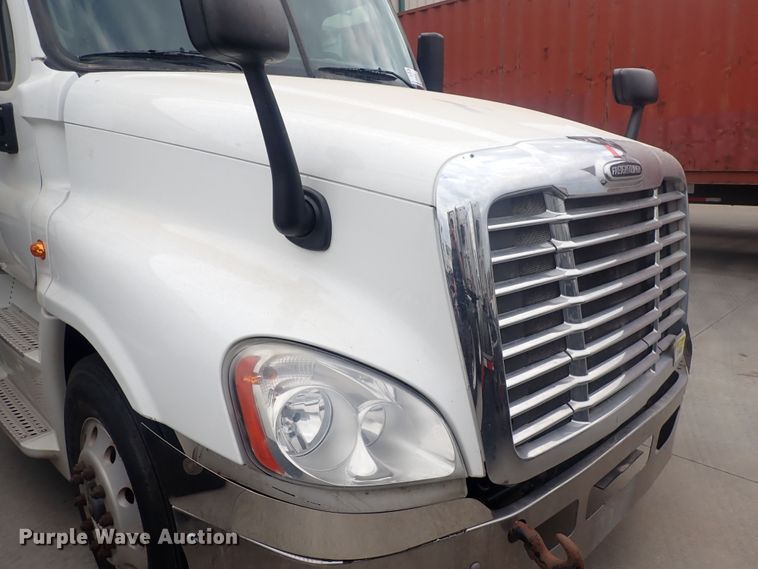 image for item DQ2982 2016 Freightliner Cascadia Evolution  semi truck