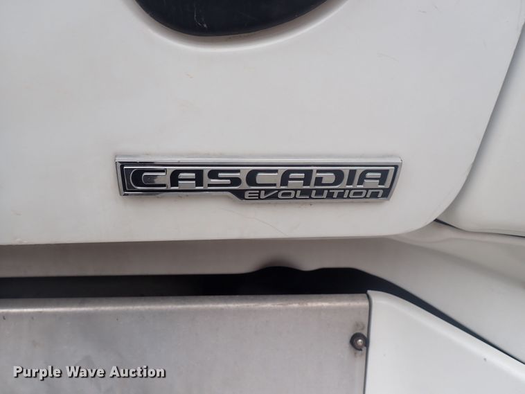 image for item DQ2982 2016 Freightliner Cascadia Evolution  semi truck