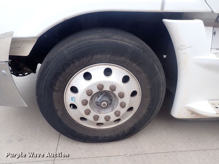 image for item DQ2982 2016 Freightliner Cascadia Evolution  semi truck