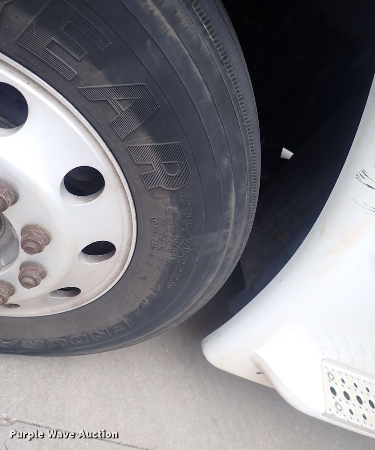 image for item DQ2982 2016 Freightliner Cascadia Evolution  semi truck