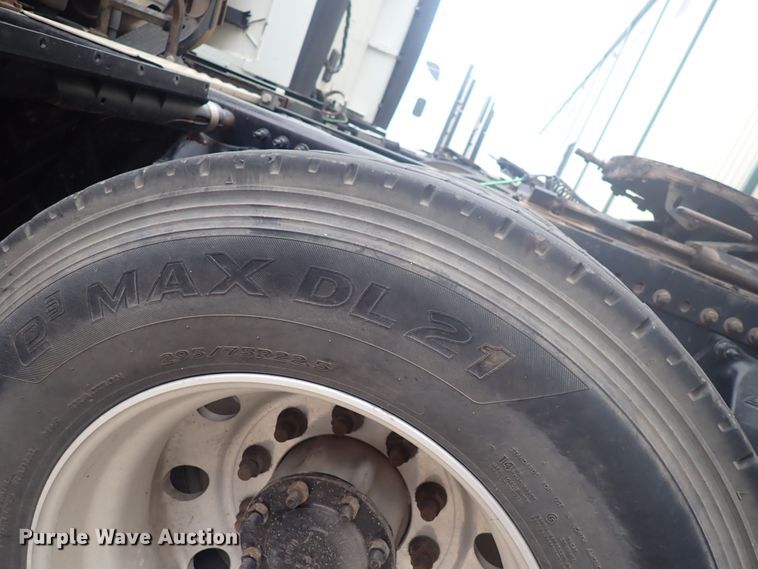 image for item DQ2982 2016 Freightliner Cascadia Evolution  semi truck