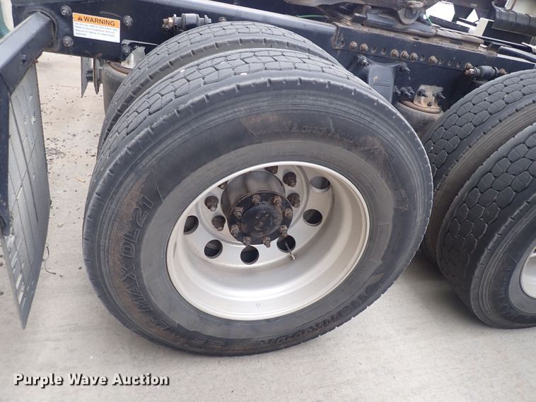 image for item DQ2982 2016 Freightliner Cascadia Evolution  semi truck