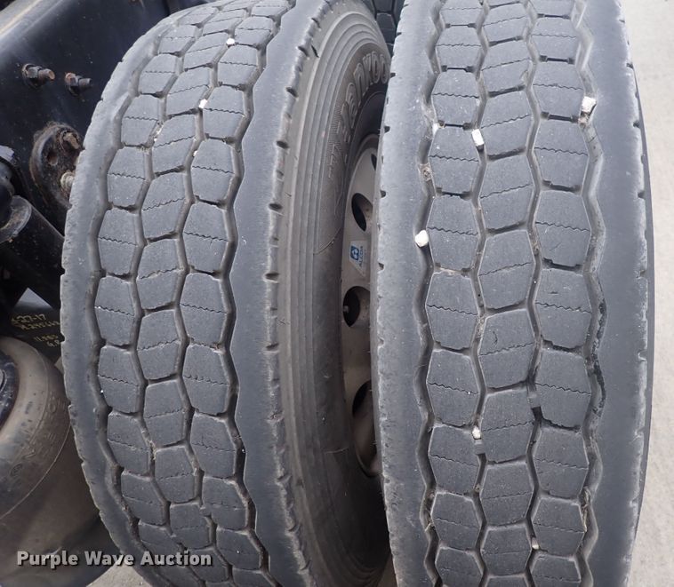 image for item DQ2982 2016 Freightliner Cascadia Evolution  semi truck