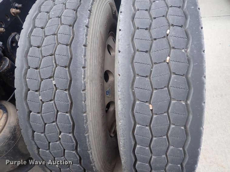 image for item DQ2982 2016 Freightliner Cascadia Evolution  semi truck