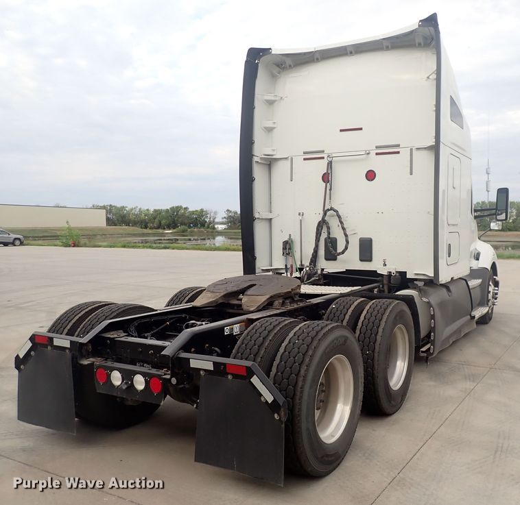 image for item DQ2983 2017 Kenworth T680  semi truck