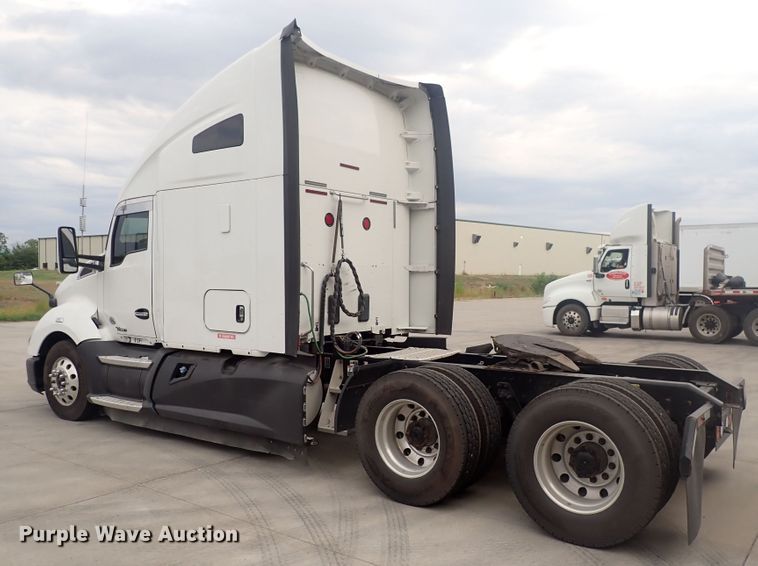 image for item DQ2983 2017 Kenworth T680  semi truck