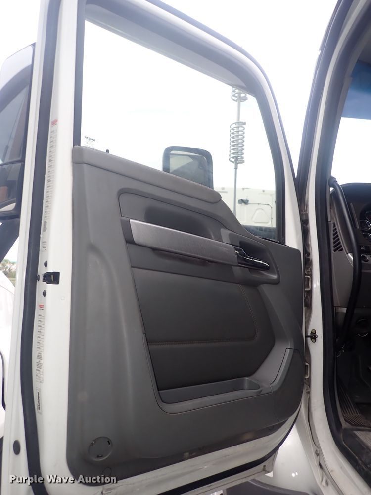 image for item DQ2983 2017 Kenworth T680  semi truck