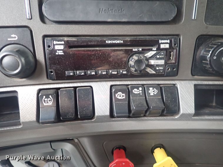 image for item DQ2983 2017 Kenworth T680  semi truck