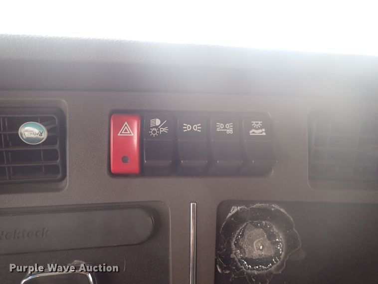 image for item DQ2983 2017 Kenworth T680  semi truck