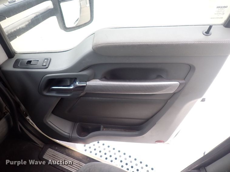 image for item DQ2983 2017 Kenworth T680  semi truck