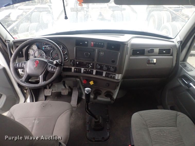 image for item DQ2983 2017 Kenworth T680  semi truck