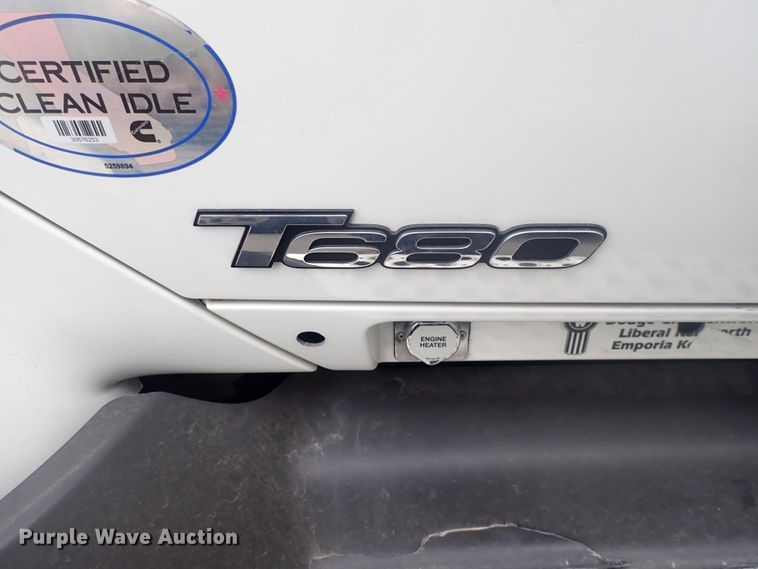 image for item DQ2983 2017 Kenworth T680  semi truck