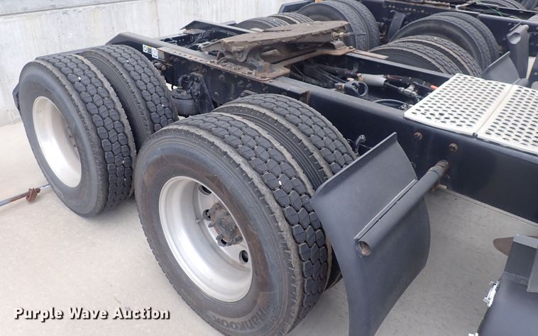 image for item DQ2983 2017 Kenworth T680  semi truck