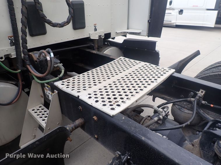 image for item DQ2983 2017 Kenworth T680  semi truck