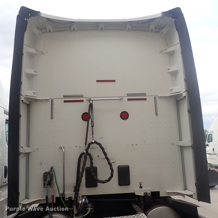 image for item DQ2983 2017 Kenworth T680  semi truck