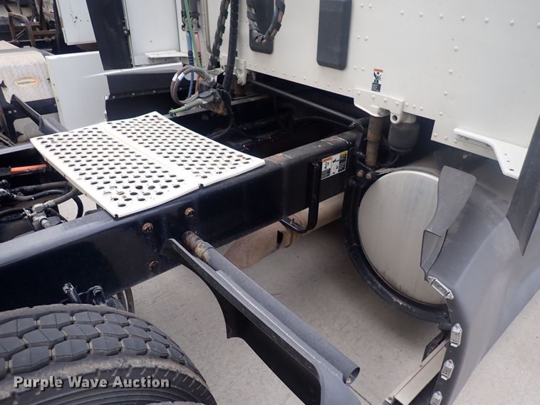 image for item DQ2983 2017 Kenworth T680  semi truck