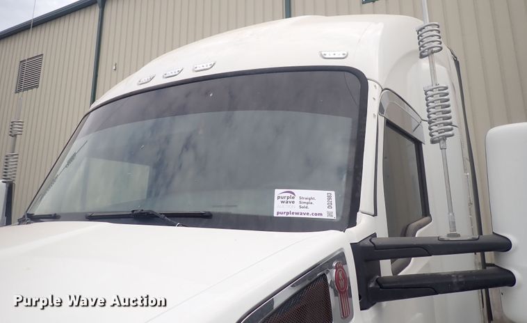 image for item DQ2983 2017 Kenworth T680  semi truck