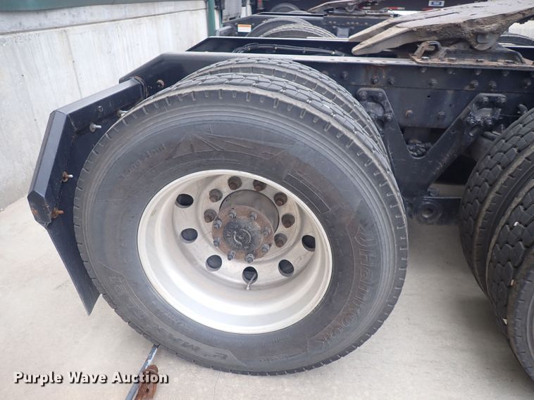 image for item DQ2983 2017 Kenworth T680  semi truck