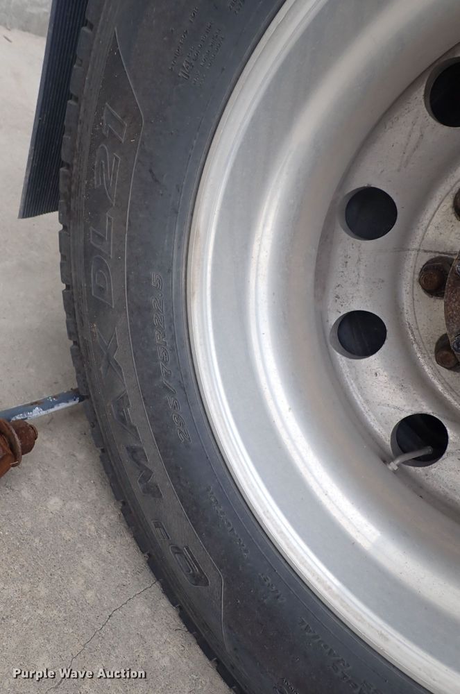 image for item DQ2983 2017 Kenworth T680  semi truck