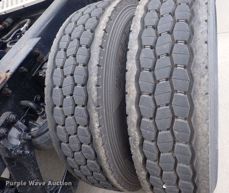 image for item DQ2983 2017 Kenworth T680  semi truck