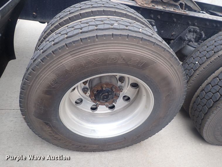 image for item DQ2983 2017 Kenworth T680  semi truck