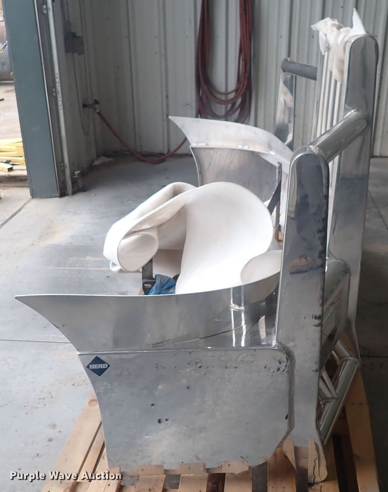 image for item DQ2985 Herd FL33RT  grill guard