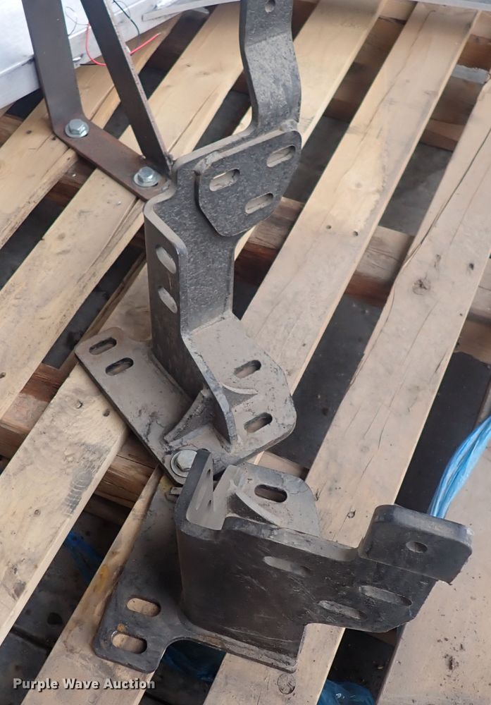 image for item DQ2985 Herd FL33RT  grill guard