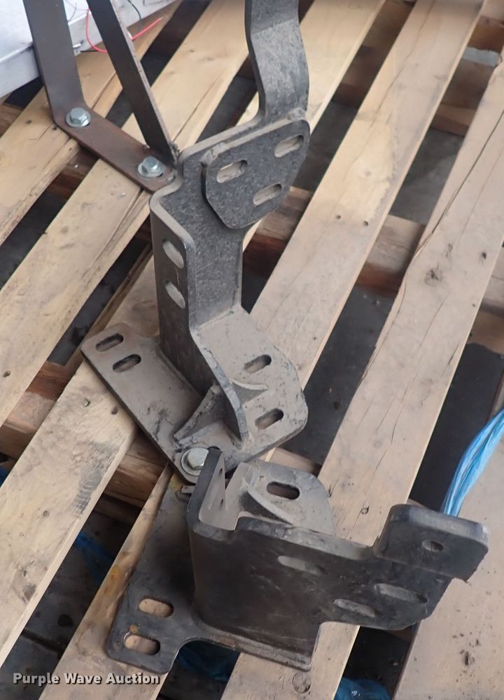 image for item DQ2985 Herd FL33RT  grill guard