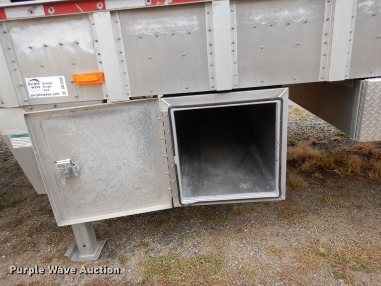 image for item DQ7256 2006 Wilson Trailers PSADL-400P  livestock trailer