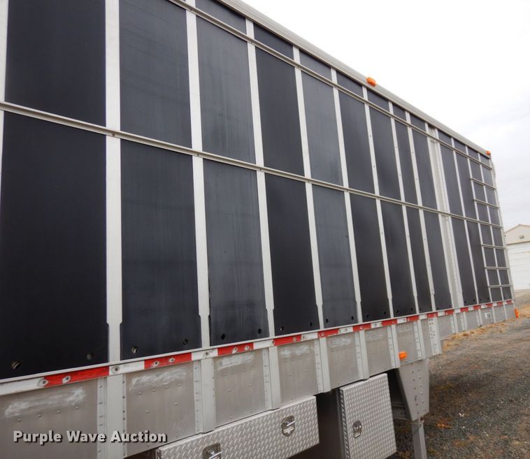 image for item DQ7256 2006 Wilson Trailers PSADL-400P  livestock trailer