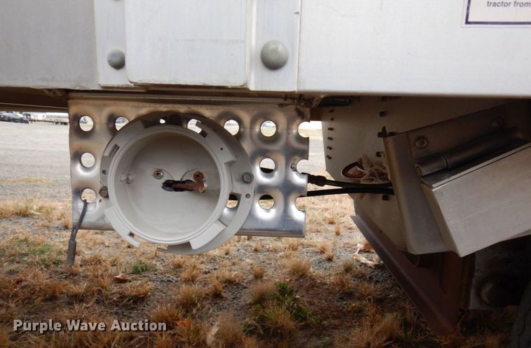 image for item DQ7256 2006 Wilson Trailers PSADL-400P  livestock trailer