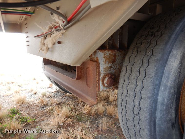 image for item DQ7256 2006 Wilson Trailers PSADL-400P  livestock trailer