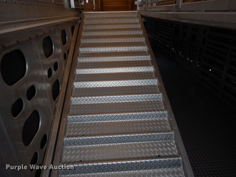 image for item DQ7256 2006 Wilson Trailers PSADL-400P  livestock trailer