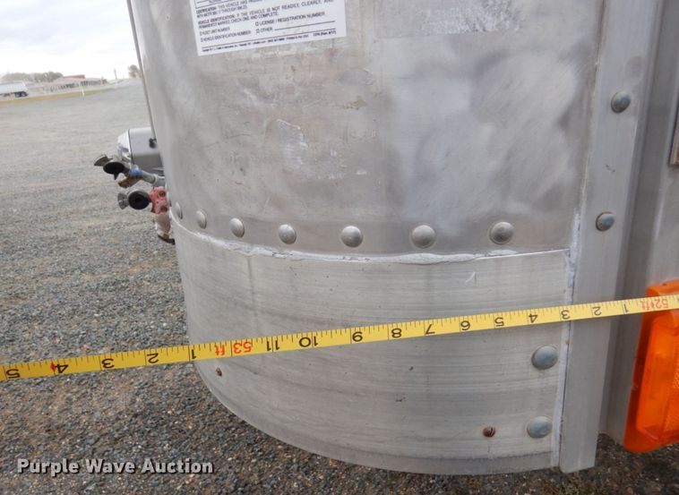 image for item DQ7256 2006 Wilson Trailers PSADL-400P  livestock trailer