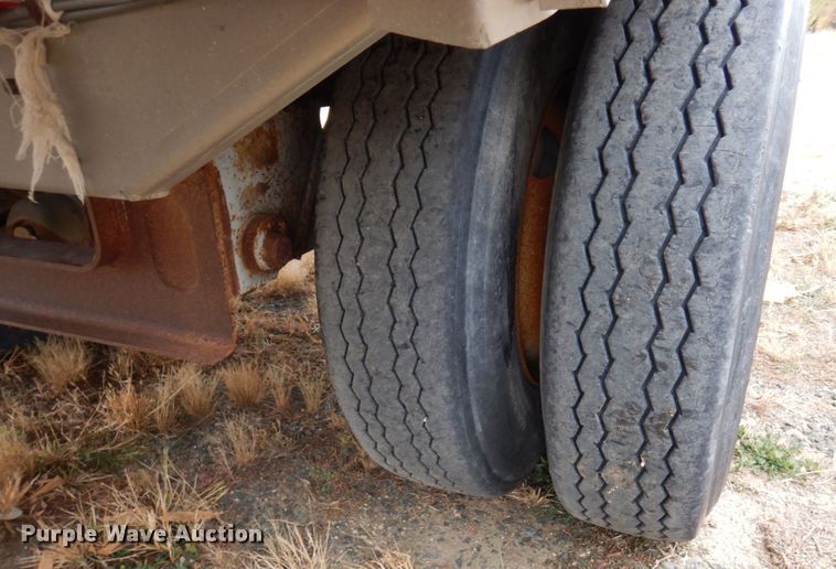 image for item DQ7256 2006 Wilson Trailers PSADL-400P  livestock trailer