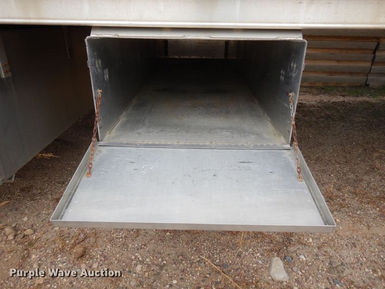 image for item DQ7261 2008 Barrett Trailers  livestock trailer