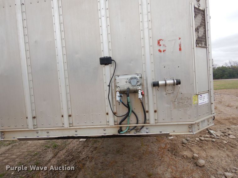 image for item DQ7261 2008 Barrett Trailers  livestock trailer