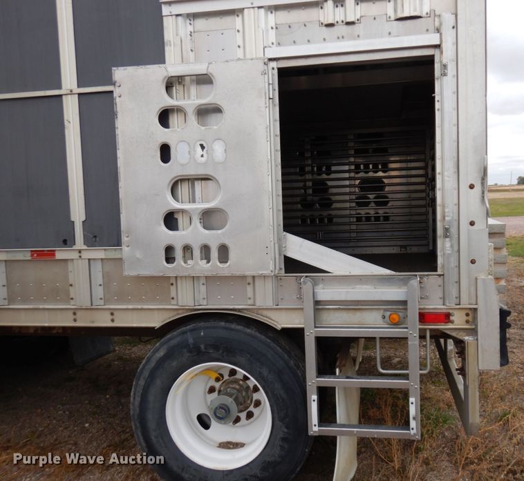 image for item DQ7261 2008 Barrett Trailers  livestock trailer