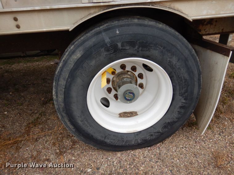 image for item DQ7261 2008 Barrett Trailers  livestock trailer