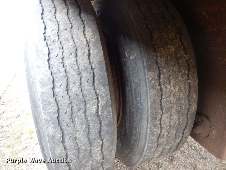 image for item DQ7261 2008 Barrett Trailers  livestock trailer