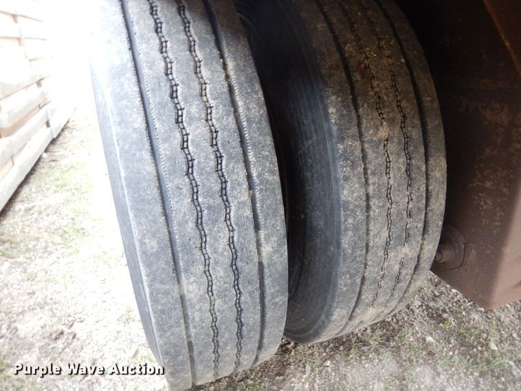 image for item DQ7261 2008 Barrett Trailers  livestock trailer