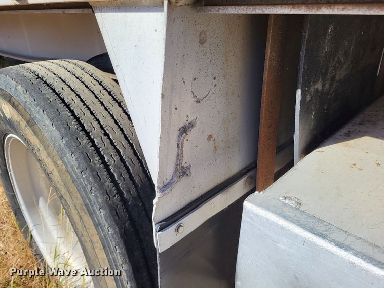 image for item DR0157 1998 Ravens Fleet Hawk  flatbed trailer