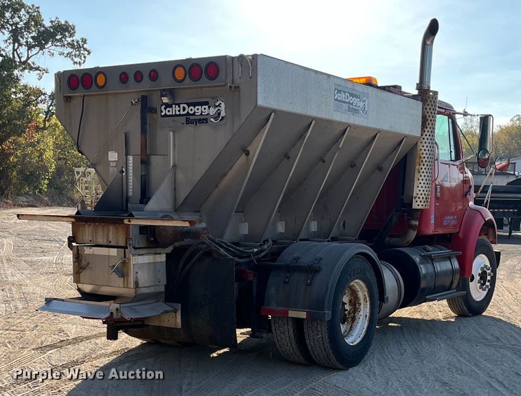 image for item DR7263 2000 International 8100  spreader truck
