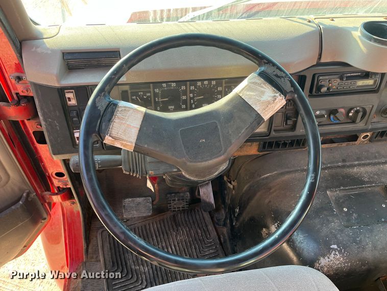 image for item DR7263 2000 International 8100  spreader truck