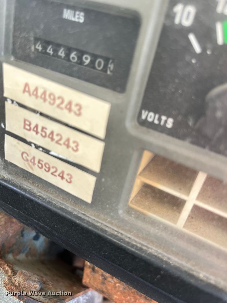 image for item DR7263 2000 International 8100  spreader truck