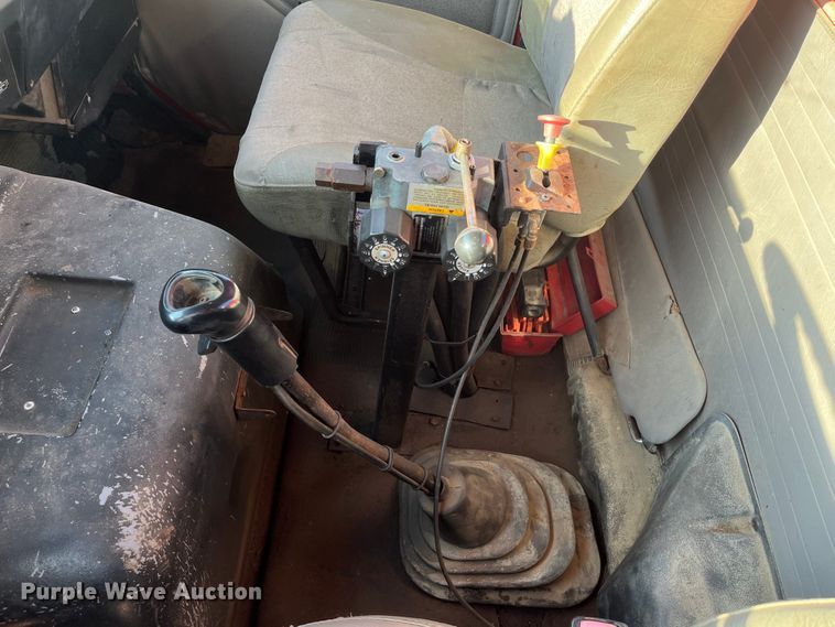 image for item DR7263 2000 International 8100  spreader truck